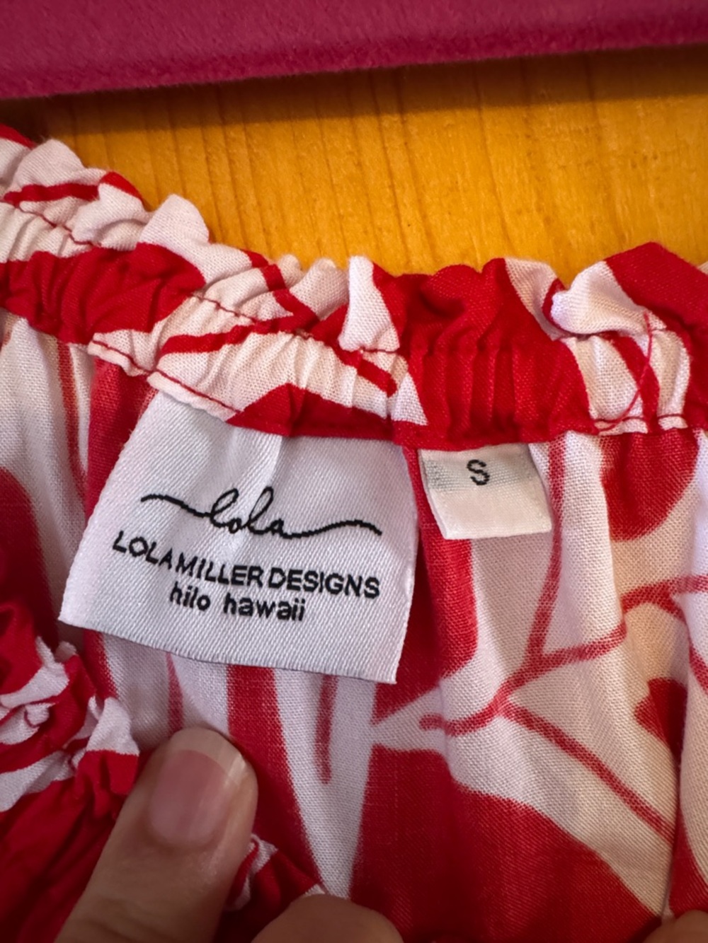 Gently Used Simply Sisters Red Off-Shoulder Tropical Blouse with Ruffled Sleeves - Picture 2 of 3